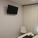 Baixo A Lua Rooming 게스트하우스 4*