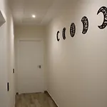 Baixo A Lua Rooming 게스트하우스 사리아루고