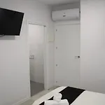 Baixo A Lua Rooming 사리아루고