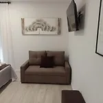 게스트하우스 Baixo A Lua Rooming 4*