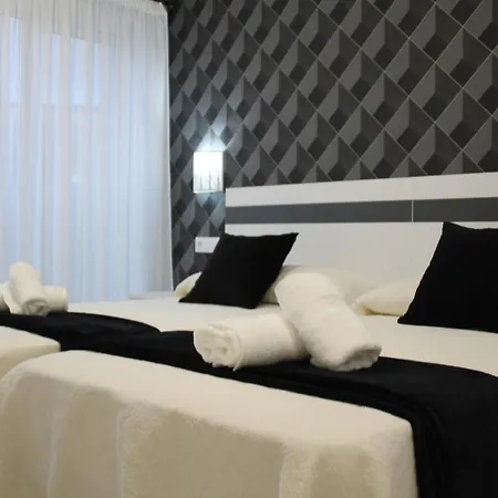 Baixo A Lua Rooming 4* Sarria
