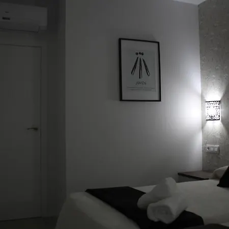 Baixo A Lua Rooming Pensionat