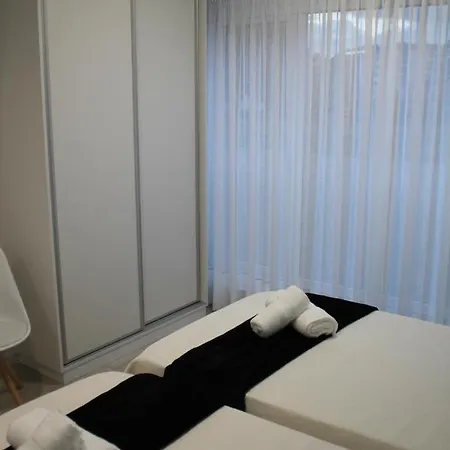 Baixo A Lua Rooming Guest house *