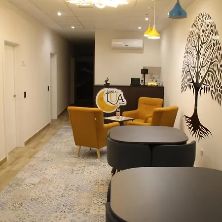 Baixo A Lua Rooming بيت ضيافة