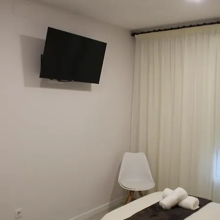 Baixo A Lua Rooming بيت ضيافة 4*