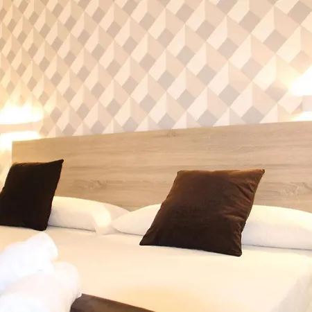 Guest house Baixo A Lua Rooming *