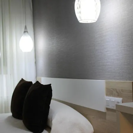 Baixo A Lua Rooming Pensionat