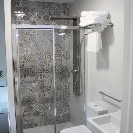 Baixo A Lua Rooming 4*