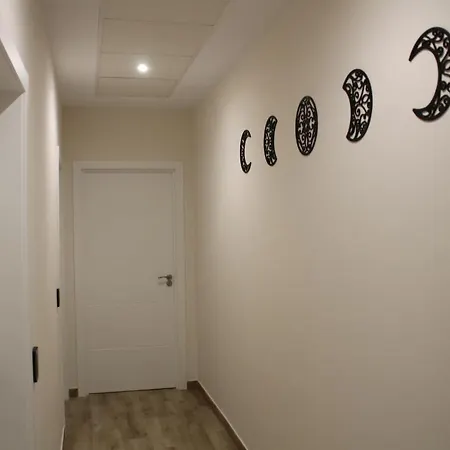 Baixo A Lua Rooming Konukevi Sarria