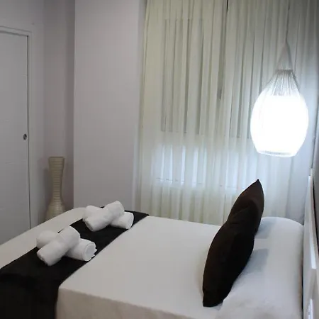 Baixo A Lua Rooming Konukevi Sarria