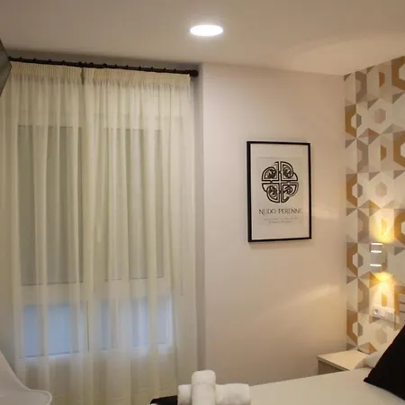 Baixo A Lua Rooming Pensionat