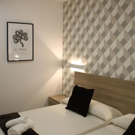 Baixo A Lua Rooming 4* ساريا
