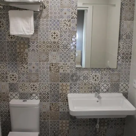 Baixo A Lua Rooming Pensionat 4*