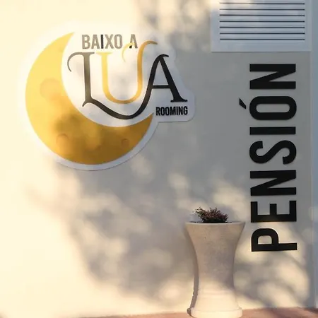 招待所 Baixo A Lua Rooming 萨里亚