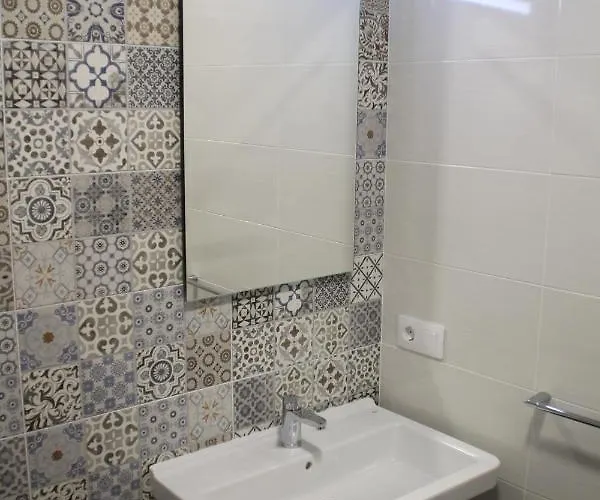 Baixo A Lua Rooming サリア