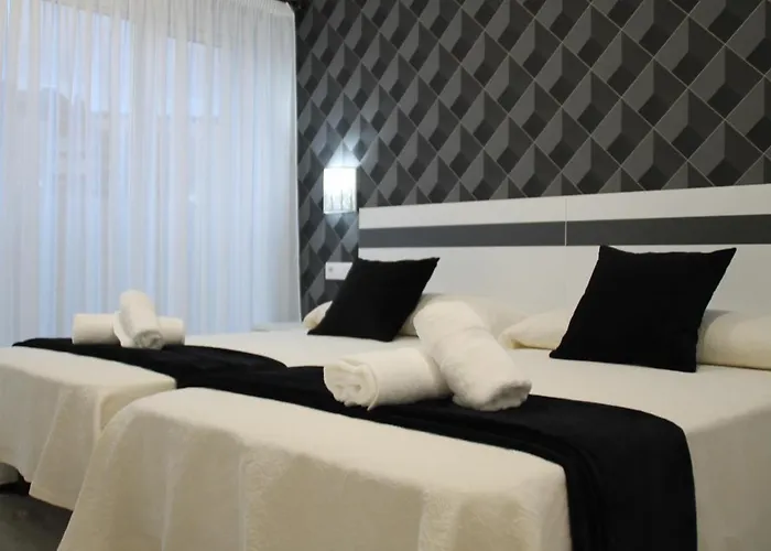 Baixo A Lua Rooming 4* Sarria