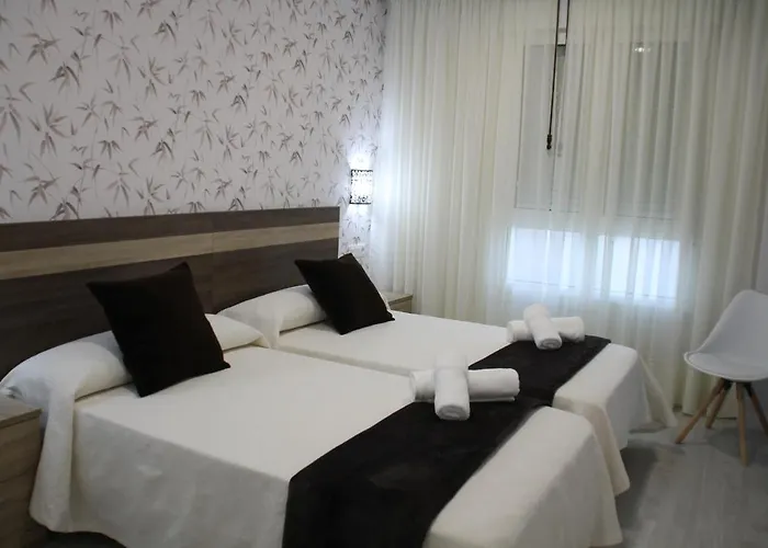 ゲストハウス Baixo A Lua Rooming 4*