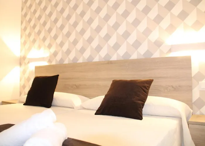 Guest house Baixo A Lua Rooming 4*