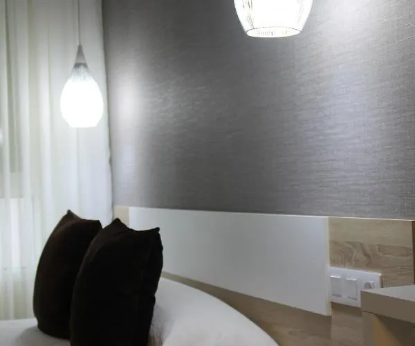 Baixo A Lua Rooming ゲストハウス