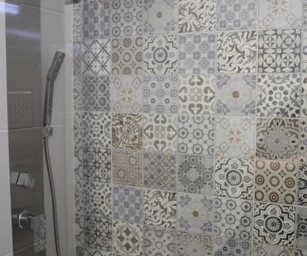 Baixo A Lua Rooming サリア