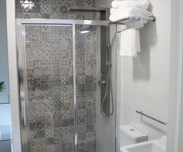 Baixo A Lua Rooming 4*