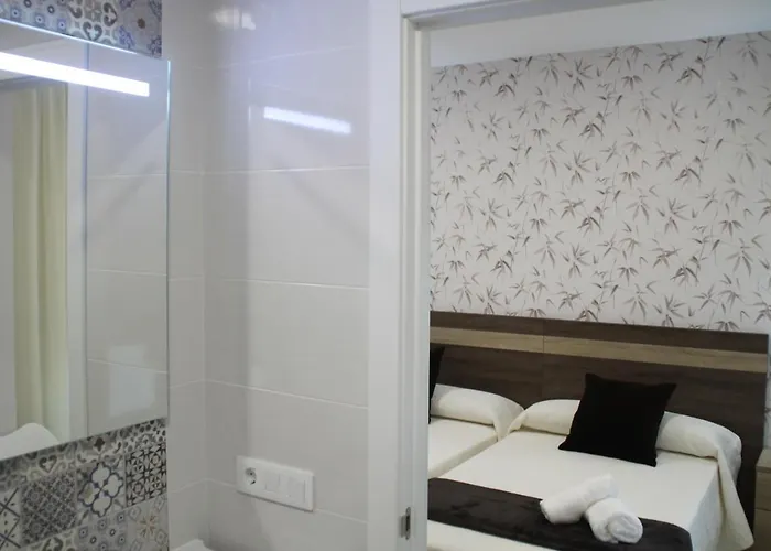 Baixo A Lua Rooming 4*