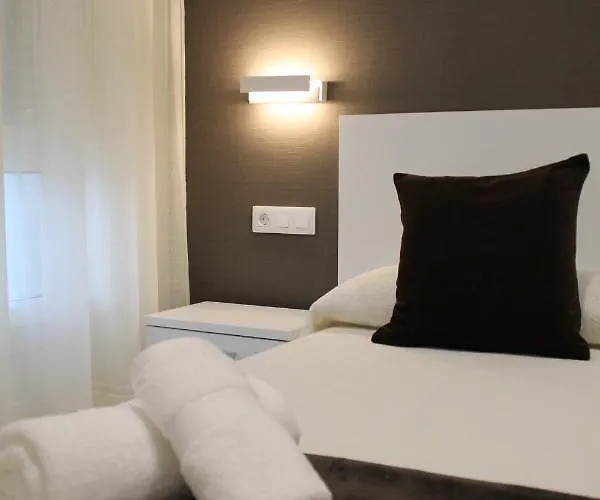 Baixo A Lua Rooming 4*