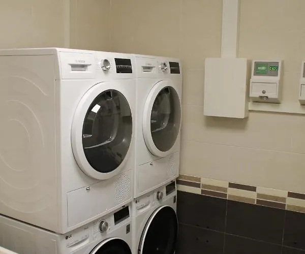 Baixo A Lua Rooming 4* サリア