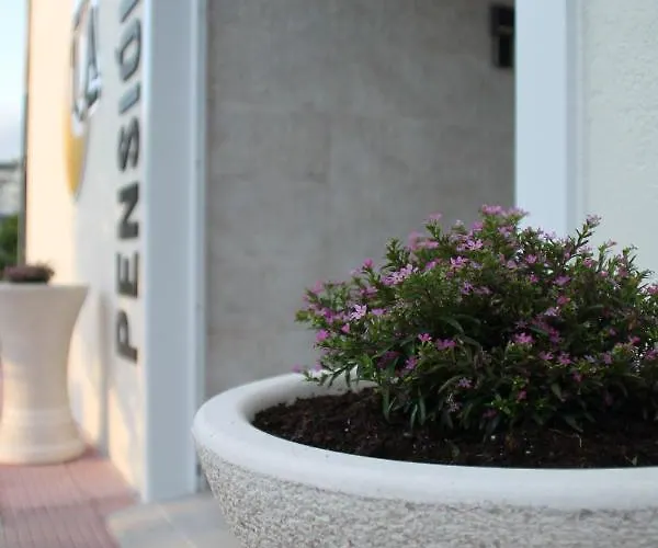 Baixo A Lua Rooming 4* サリア