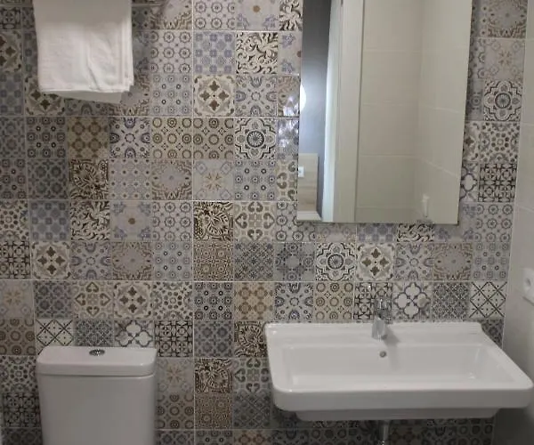 Baixo A Lua Rooming ゲストハウス 4*