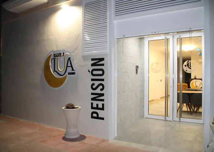 בית הארחה Baixo A Lua Rooming סאריה